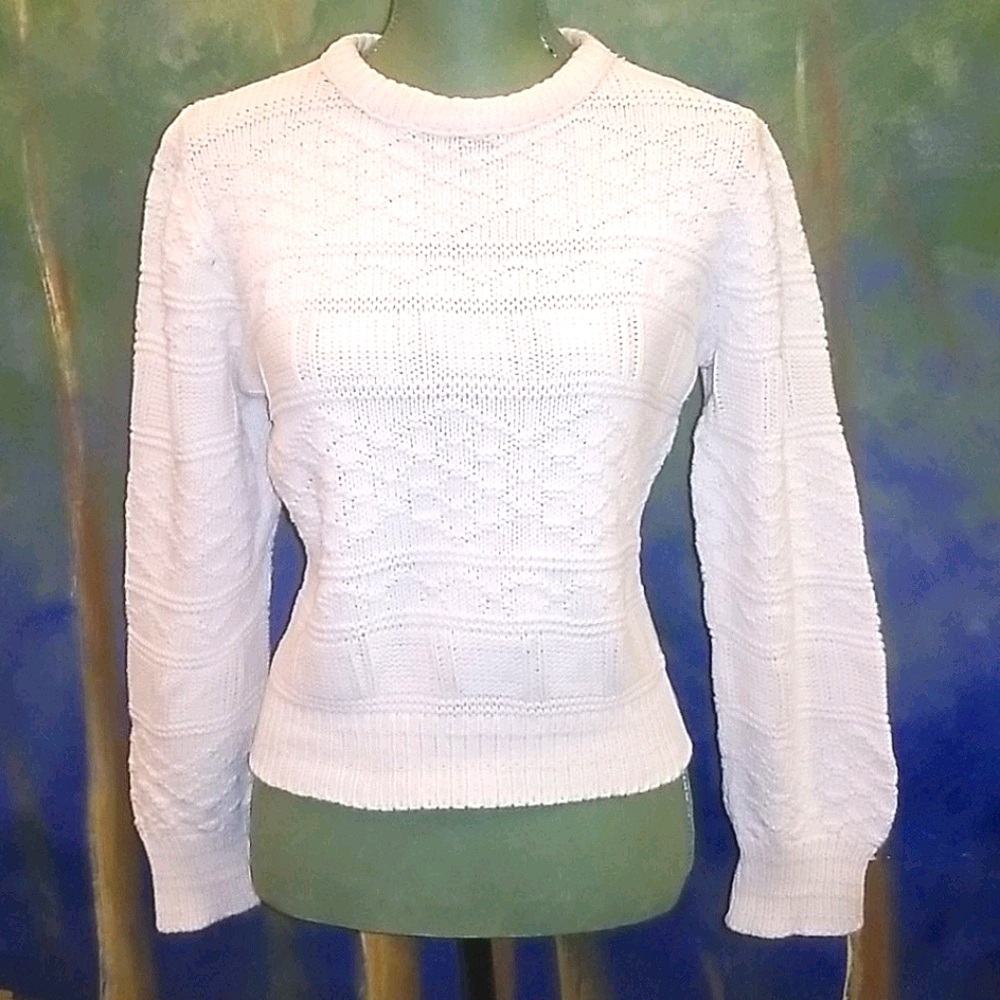 EUC Vintage Small White Medium Weight Sweater